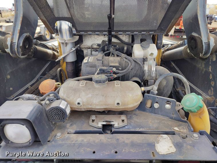 image for item DT0940 2016 John Deere 323E tracked skid steer loader