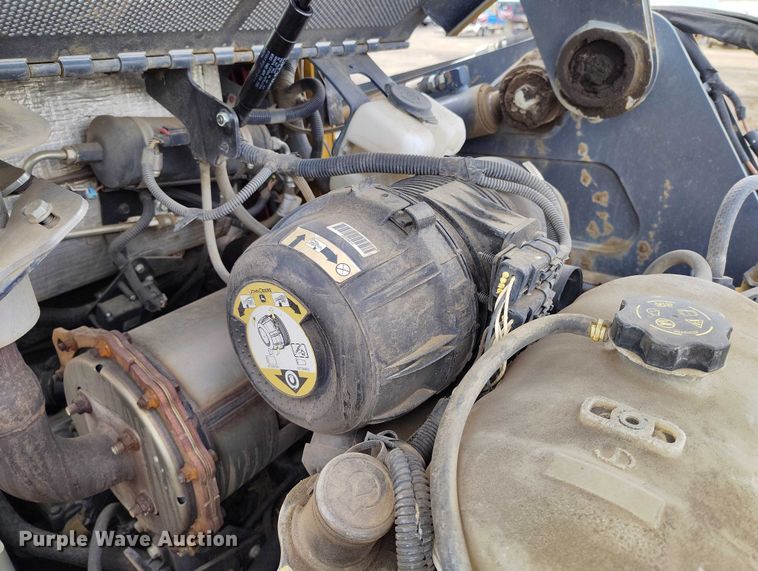 image for item DT0940 2016 John Deere 323E tracked skid steer loader