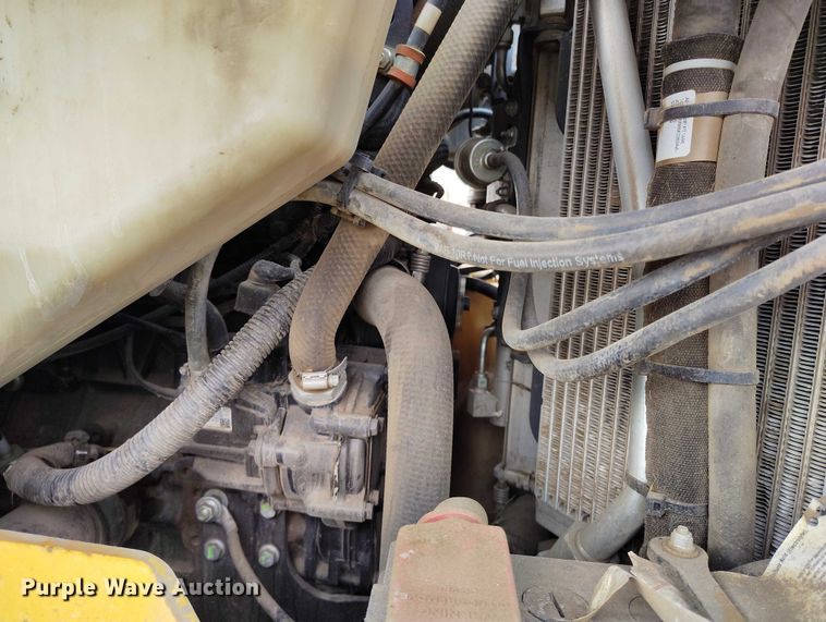 image for item DT0940 2016 John Deere 323E tracked skid steer loader