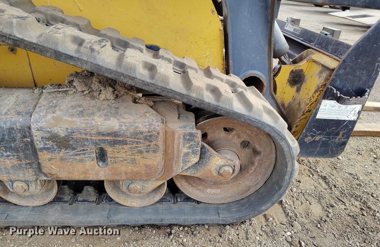 image for item DT0940 2016 John Deere 323E tracked skid steer loader