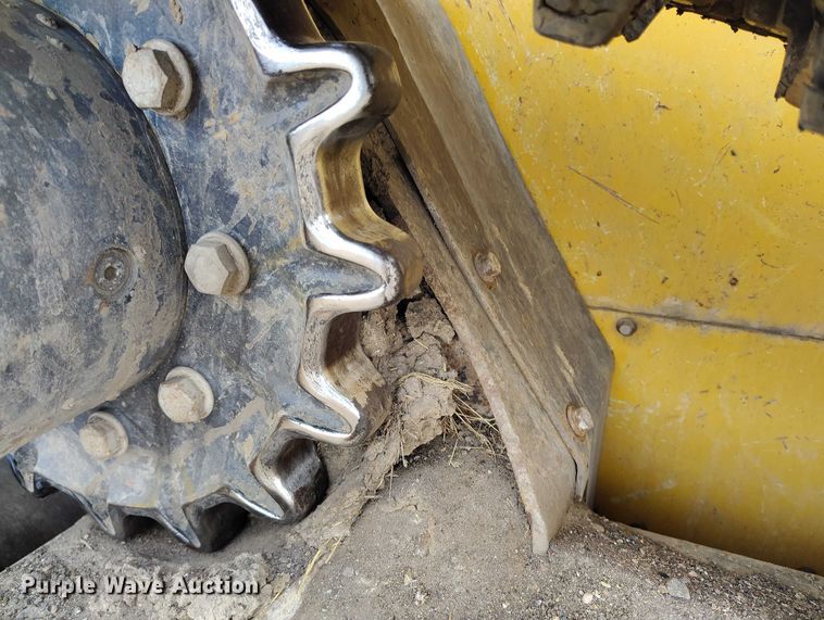 image for item DT0940 2016 John Deere 323E tracked skid steer loader