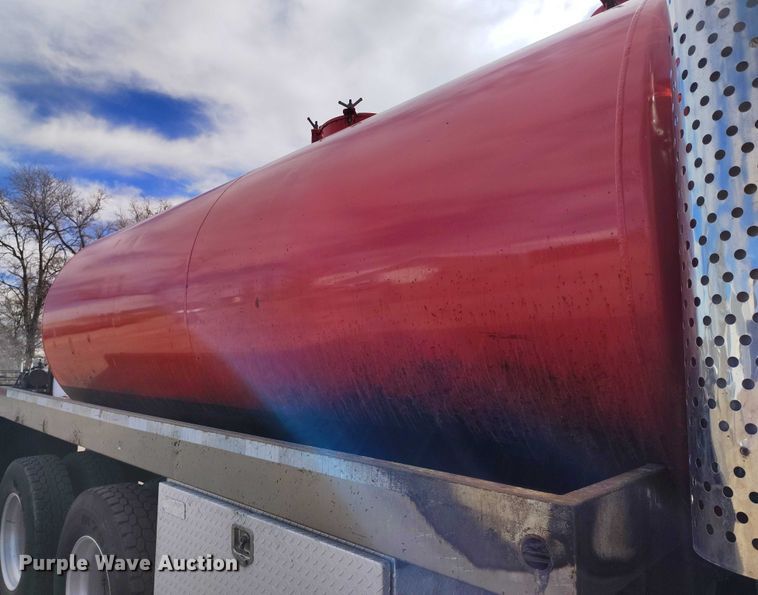 image for item DT0961 2001 Sterling A-Line vacuum truck