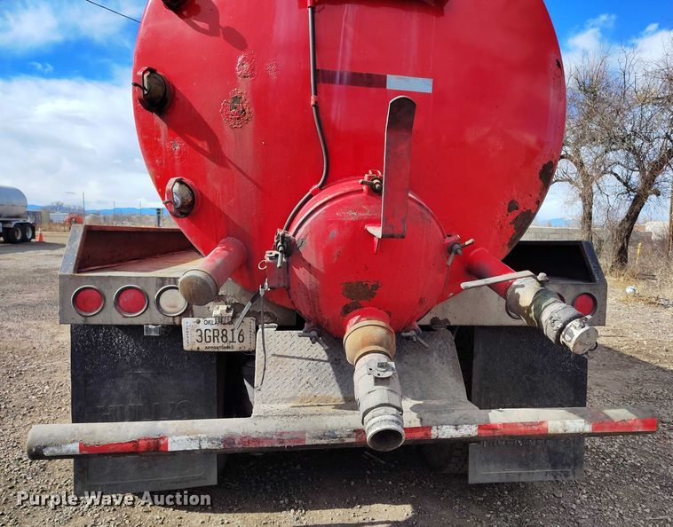 image for item DT0961 2001 Sterling A-Line vacuum truck