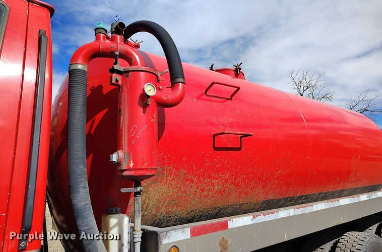 image for item DT0961 2001 Sterling A-Line vacuum truck