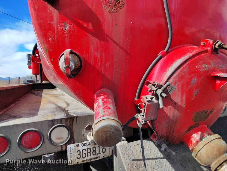 image for item DT0961 2001 Sterling A-Line vacuum truck