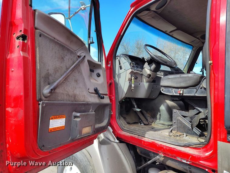 image for item DT0961 2001 Sterling A-Line vacuum truck