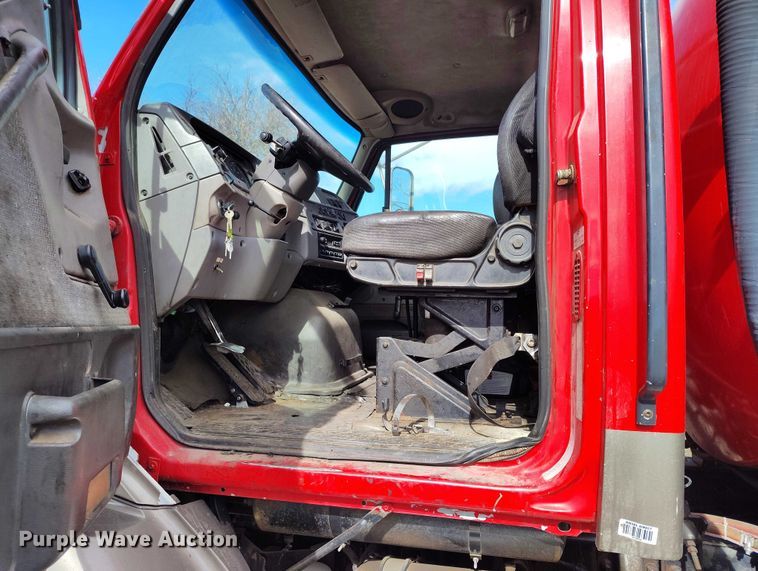 image for item DT0961 2001 Sterling A-Line vacuum truck