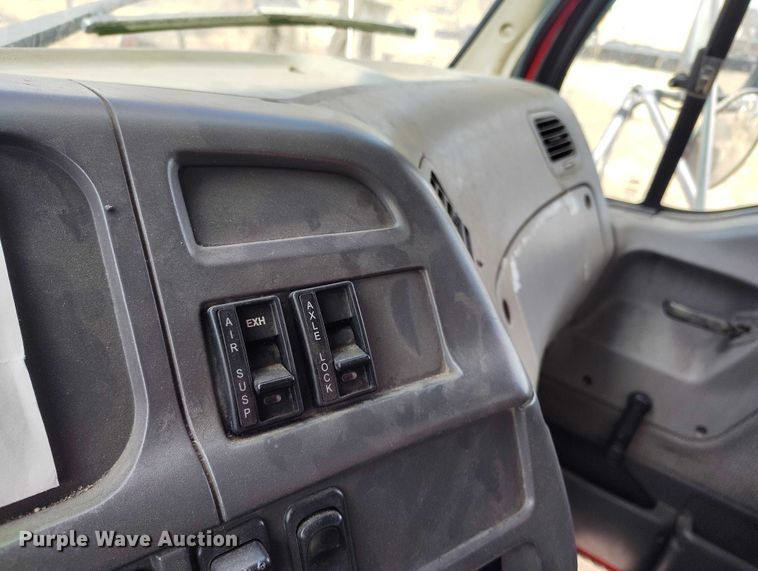 image for item DT0961 2001 Sterling A-Line vacuum truck