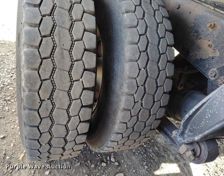 image for item DT0961 2001 Sterling A-Line vacuum truck