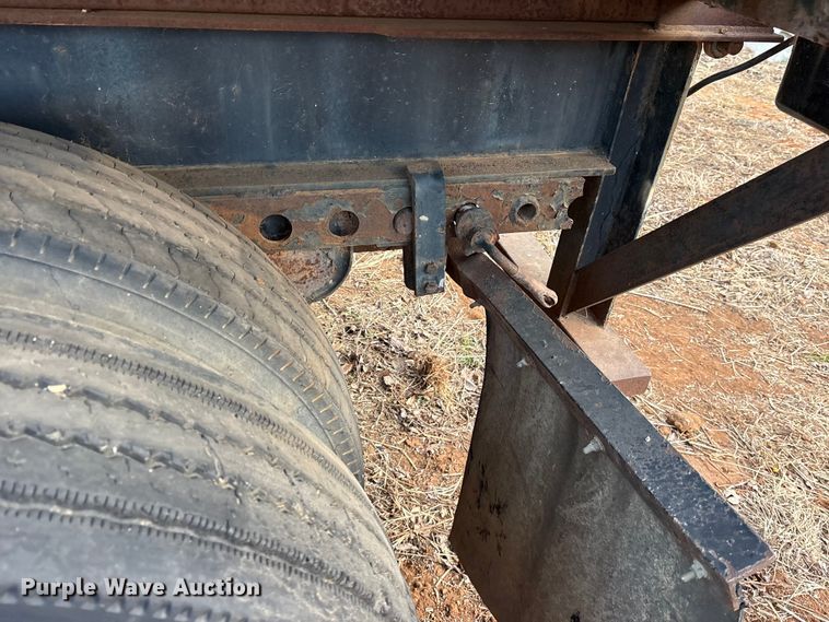 image for item DT4995 1998 Fontaine TP-4-4881SL flatbed trailer