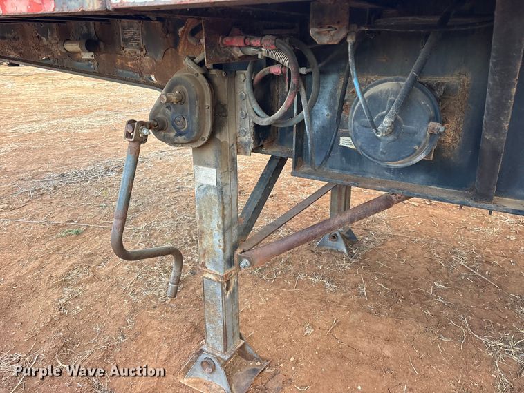 image for item DT4995 1998 Fontaine TP-4-4881SL flatbed trailer