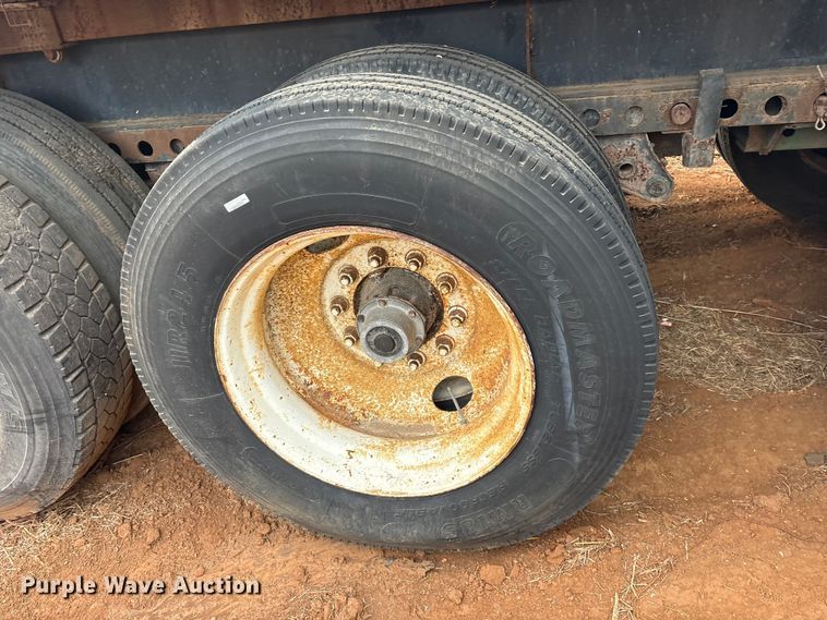 image for item DT4995 1998 Fontaine TP-4-4881SL flatbed trailer