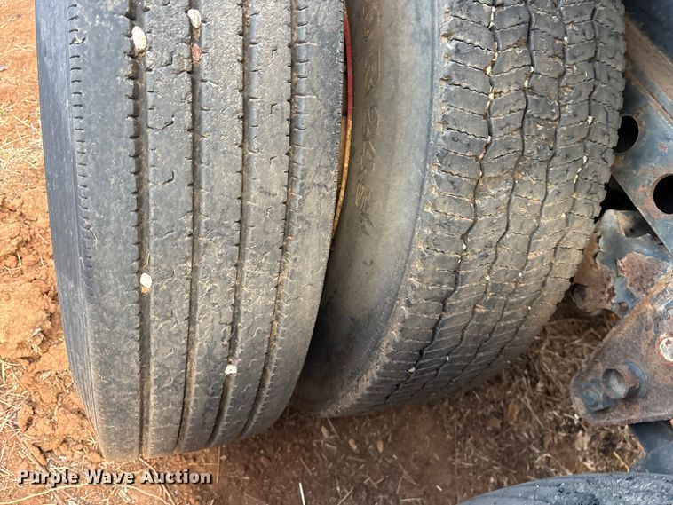 image for item DT4995 1998 Fontaine TP-4-4881SL flatbed trailer