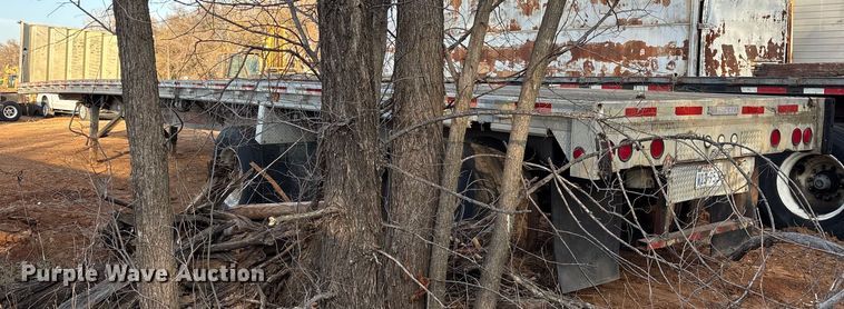 image for item DT4996 1992 Reitnouer flatbed trailer