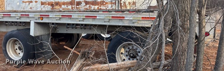 image for item DT4996 1992 Reitnouer flatbed trailer