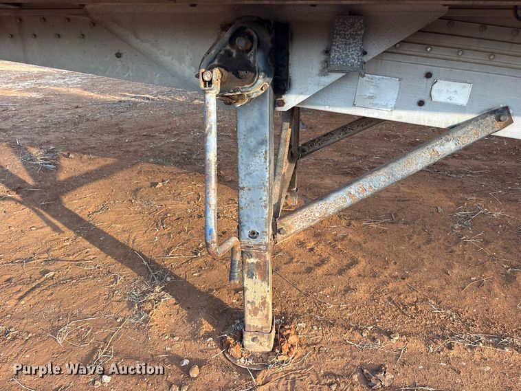 image for item DT4996 1992 Reitnouer flatbed trailer