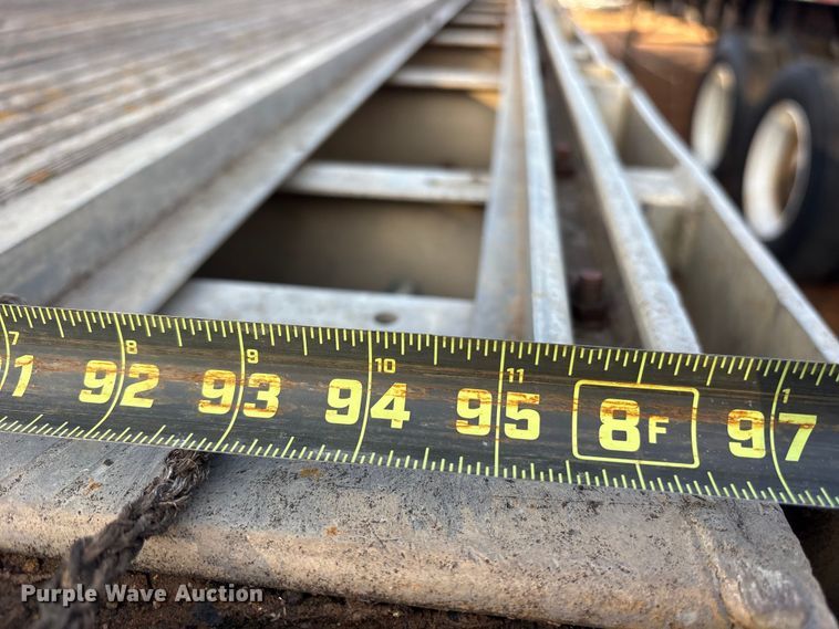 image for item DT4996 1992 Reitnouer flatbed trailer