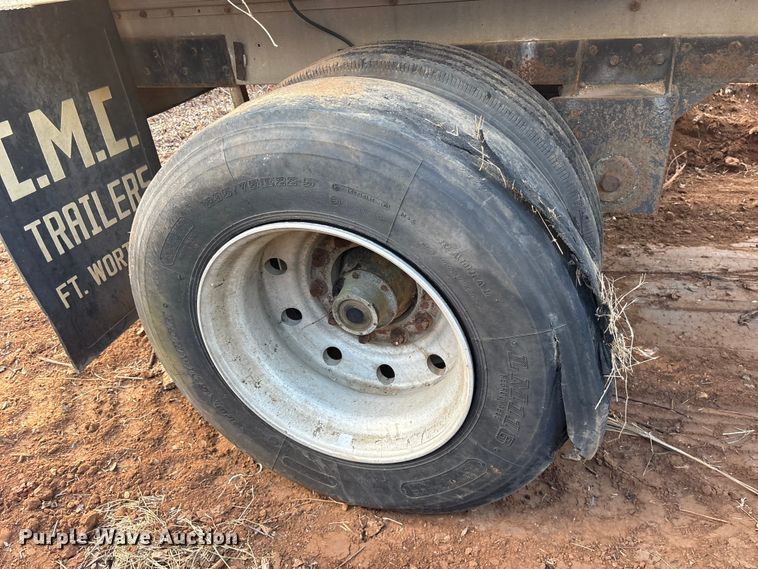 image for item DT4996 1992 Reitnouer flatbed trailer