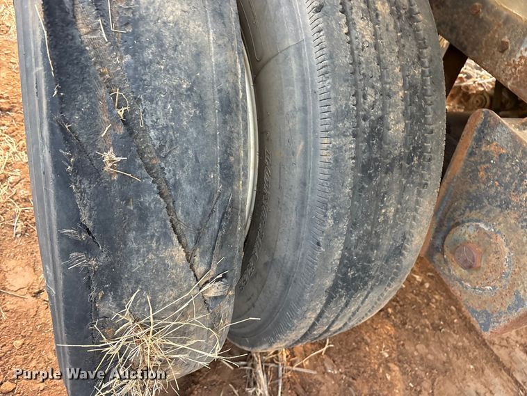 image for item DT4996 1992 Reitnouer flatbed trailer