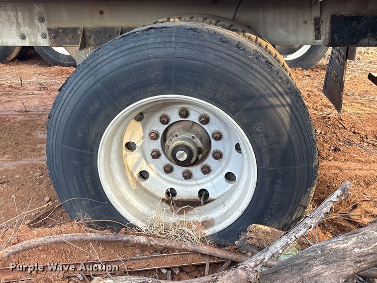 image for item DT4996 1992 Reitnouer flatbed trailer