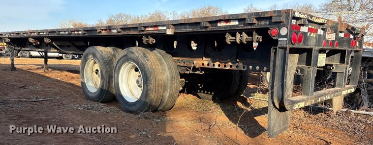 image for item DT4997 2000 Lufkin EXT 48/80 flatbed trailer