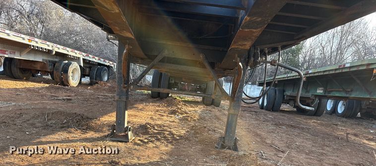 image for item DT4997 2000 Lufkin EXT 48/80 flatbed trailer