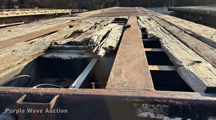 image for item DT4997 2000 Lufkin EXT 48/80 flatbed trailer