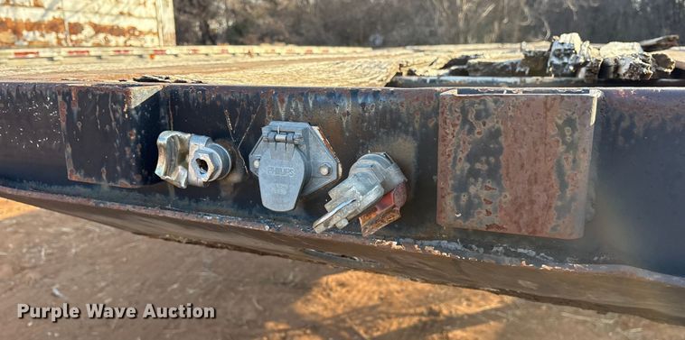 image for item DT4997 2000 Lufkin EXT 48/80 flatbed trailer