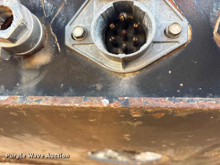 image for item DT4997 2000 Lufkin EXT 48/80 flatbed trailer