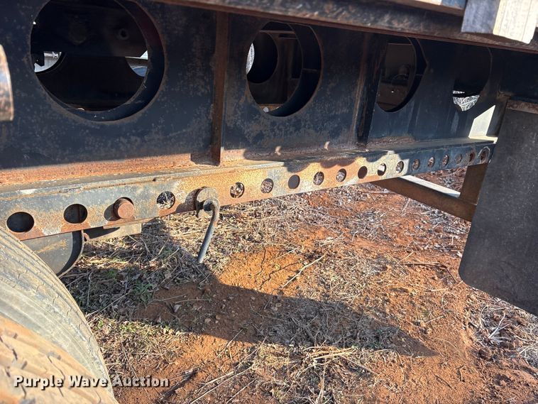 image for item DT4997 2000 Lufkin EXT 48/80 flatbed trailer