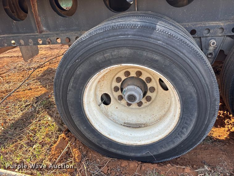 image for item DT4997 2000 Lufkin EXT 48/80 flatbed trailer