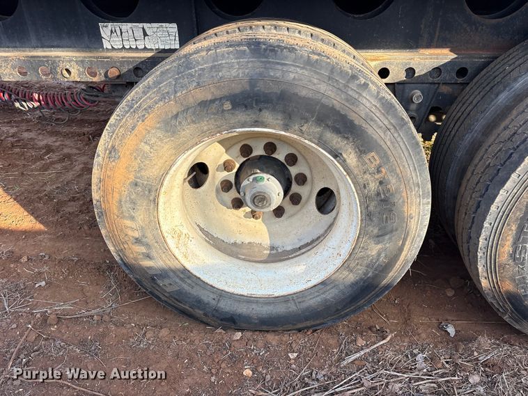 image for item DT4997 2000 Lufkin EXT 48/80 flatbed trailer