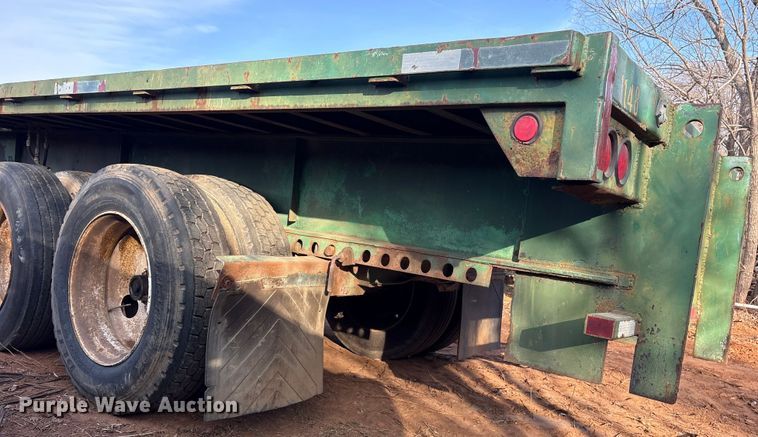 image for item DT4998 1986 Transcraft ETL-48-80 extendable flatbed trailer