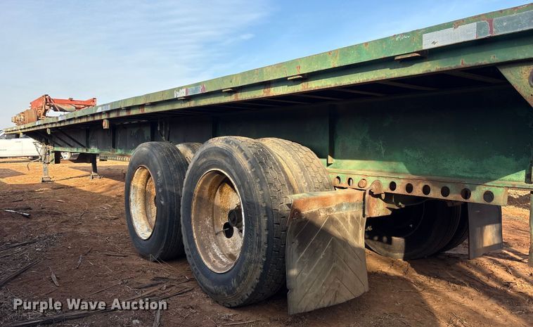 image for item DT4998 1986 Transcraft ETL-48-80 extendable flatbed trailer