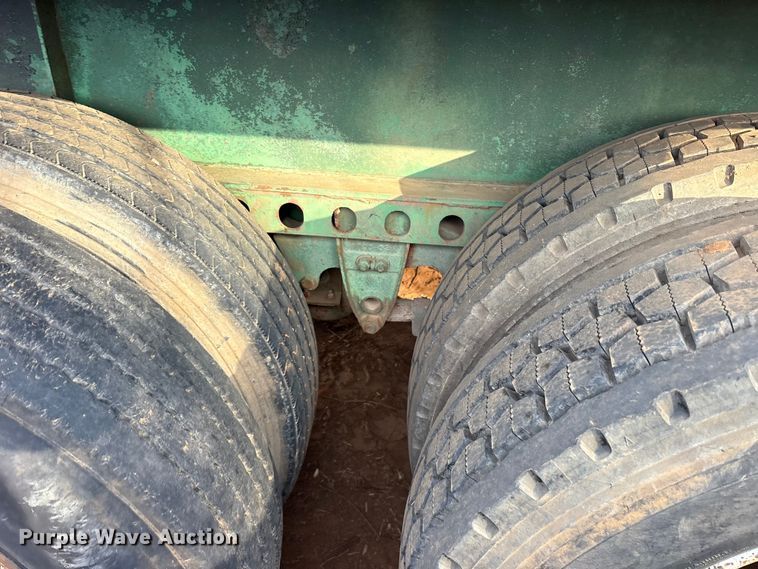 image for item DT4998 1986 Transcraft ETL-48-80 extendable flatbed trailer