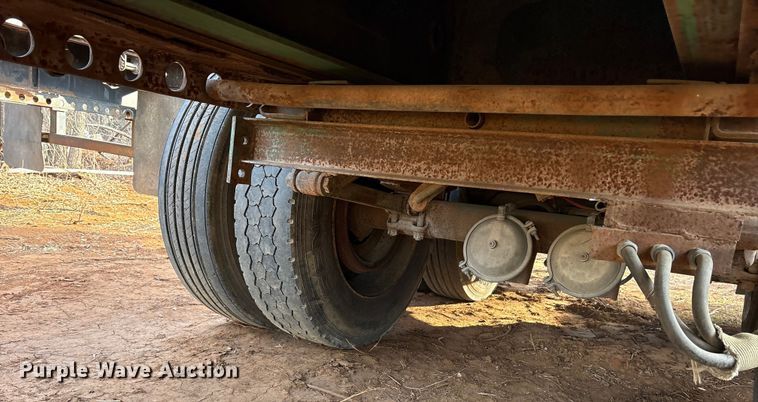 image for item DT4998 1986 Transcraft ETL-48-80 extendable flatbed trailer