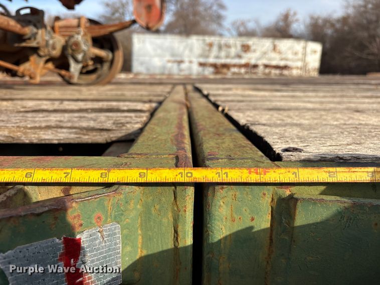 image for item DT4998 1986 Transcraft ETL-48-80 extendable flatbed trailer