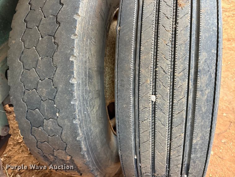 image for item DT4998 1986 Transcraft ETL-48-80 extendable flatbed trailer