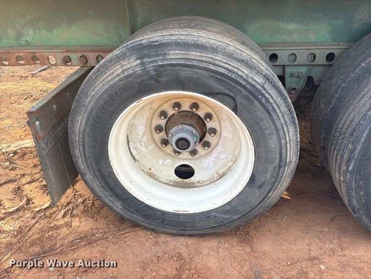 image for item DT4998 1986 Transcraft ETL-48-80 extendable flatbed trailer