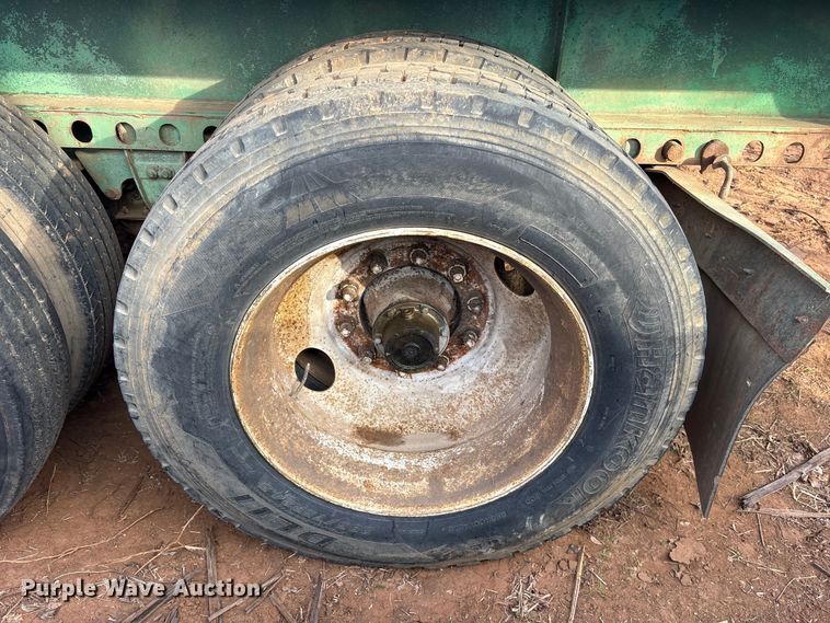 image for item DT4998 1986 Transcraft ETL-48-80 extendable flatbed trailer