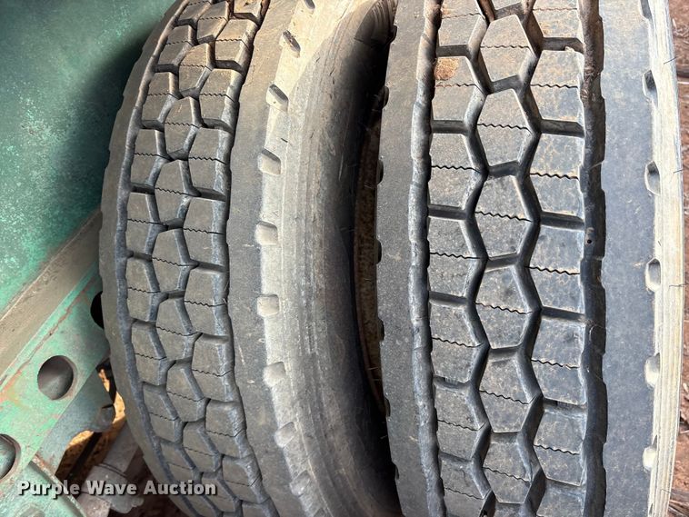 image for item DT4998 1986 Transcraft ETL-48-80 extendable flatbed trailer