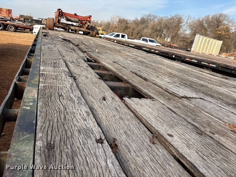 image for item DT4998 1986 Transcraft ETL-48-80 extendable flatbed trailer