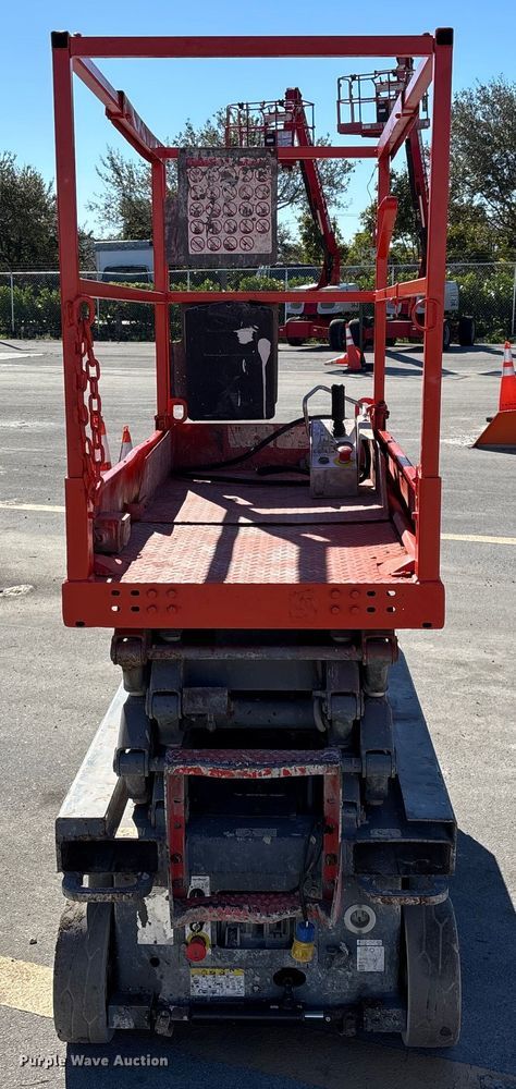 image for item DU0383 Skyjack SJIII 3219 scissor lift
