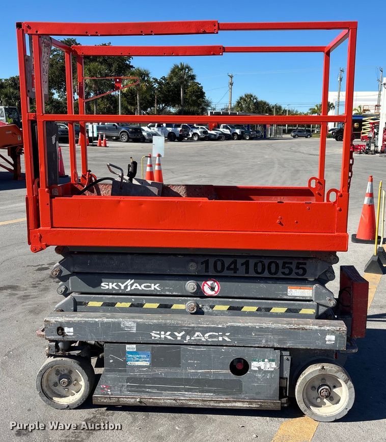 image for item DU0383 Skyjack SJIII 3219 scissor lift