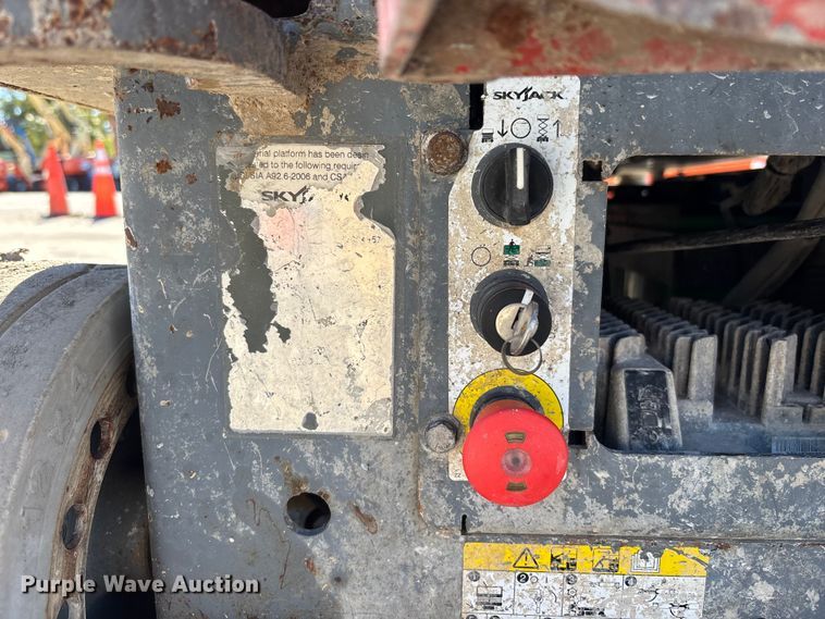 image for item DU0383 Skyjack SJIII 3219 scissor lift