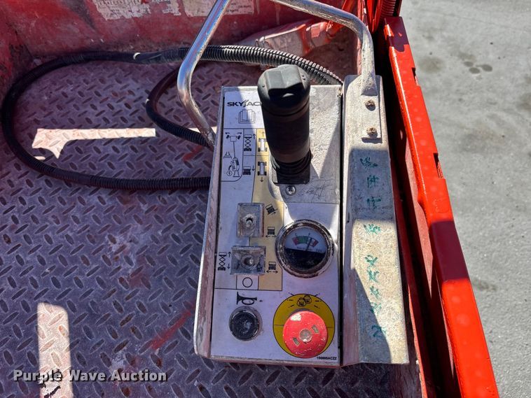 image for item DU0383 Skyjack SJIII 3219 scissor lift