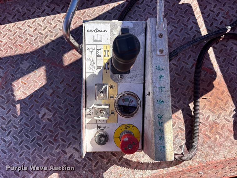 image for item DU0383 Skyjack SJIII 3219 scissor lift