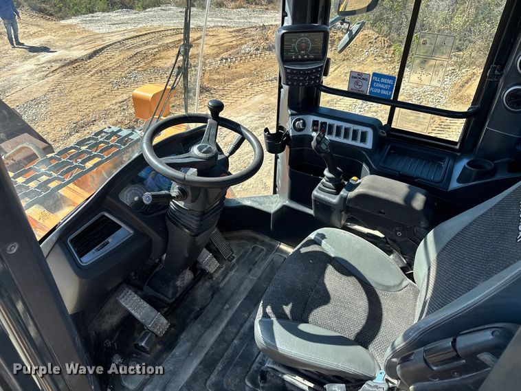 image for item DU0384 Hyundai HL970 wheel loader