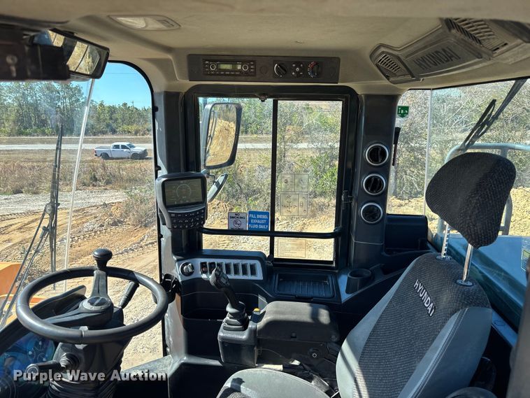 image for item DU0384 Hyundai HL970 wheel loader