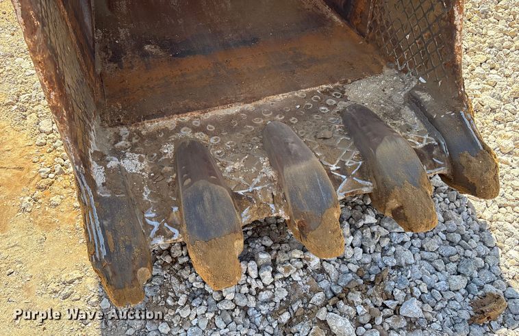 image for item DU0385 2004 John Deere 800C excavator